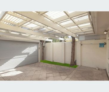 Large Character Home! - Photo 4