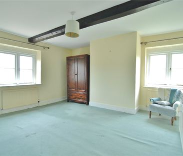 Castle Lane, Moreton Valence, Gloucester, Gloucestershire, GL2 - Photo 5