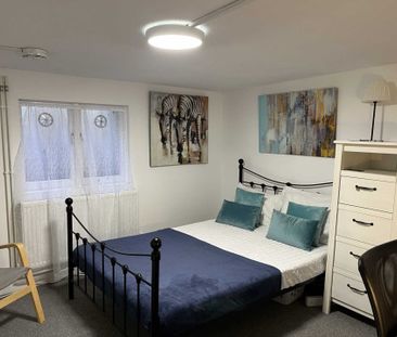 Room 1, 25 Springfield Road, Guildford, Surrey GU1 4DW - Photo 4