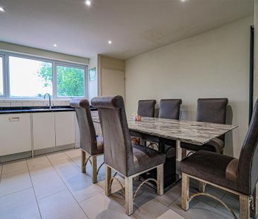 3 bedroom flat to rent - Photo 6