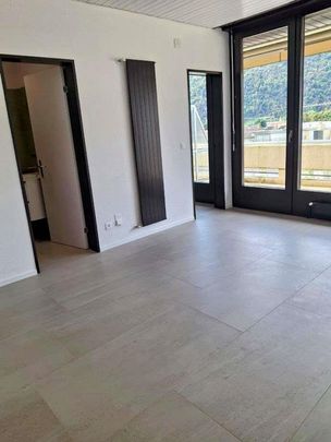 Möbliertes Attikaeinzimmer in der Innenstadt von Bellinzona zu vermieten - Foto 1