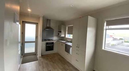 Central Two-Bedroom Unit – Easy City Living - Photo 4