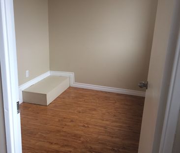 110 University Av West - Photo 2