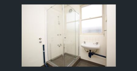 1 bedroom plus study & air con!! - Photo 4