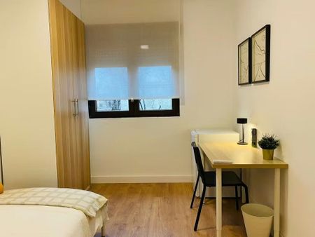 Avenida de la Albufera, Madrid, Community of Madrid 28038 - Photo 4