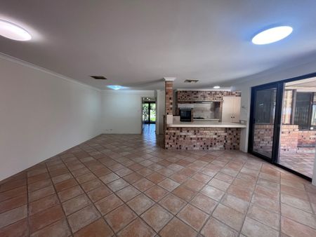 Stunning 5-Bedroom Family Home with Modern Features - Photo 2