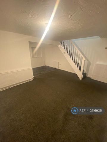 2 bedroom semi-detached house to rent - Photo 5