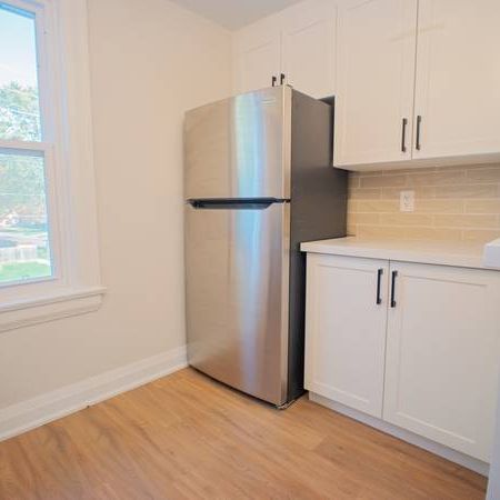 2 bed 1 bath Apartment Recently Renovated Central Oshawa - Photo 4