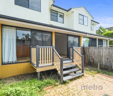 Beautifully Updated Townhouse Moments from Oxford Street!! - Photo 5