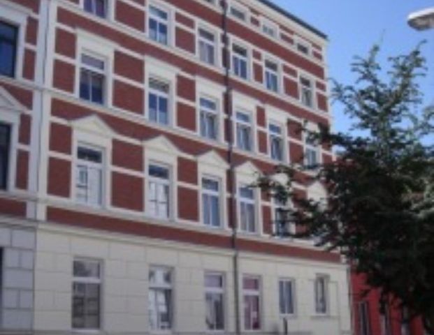 3 Raum WHG mit Wannenbad und Balkon - Foto 1