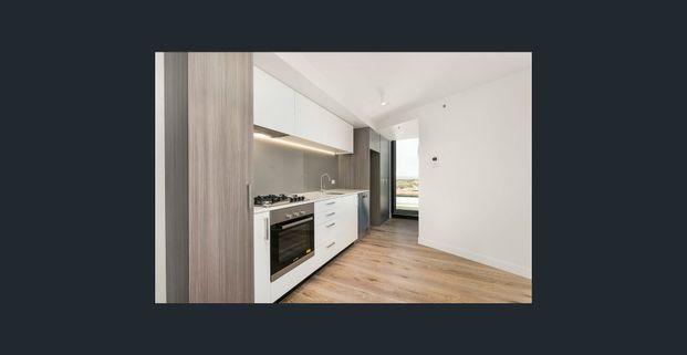 One Bedroom Apartment with Fantastic location - Photo 1