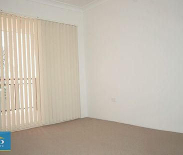 Spacious & Modern 2 Bedroom Unit. Fantastic Location. Walk to Parra... - Photo 3