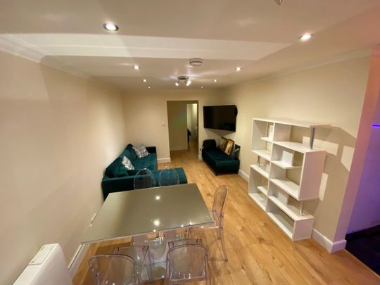 Room in a Shared Flat, Seacole Close, W3 - Photo 1