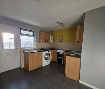 4 bedroom end of terrace house to rent - Photo 6