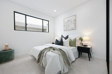 Stunning Brand New 5 Bedroom Home! - Photo 3