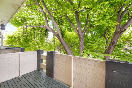 Freshly updated in central village location - Photo 2