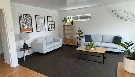 Fully Furnished, Newly Renovated 3 Bedroom - Photo 2