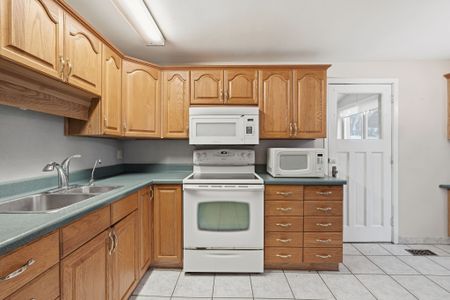 For Lease - 92 Gary Avenue, Hamilton, Ontario - Photo 5