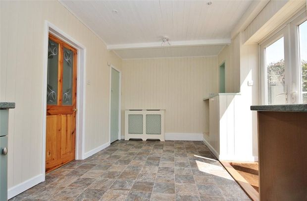 2 bedroom end of terrace house to rent - Photo 1