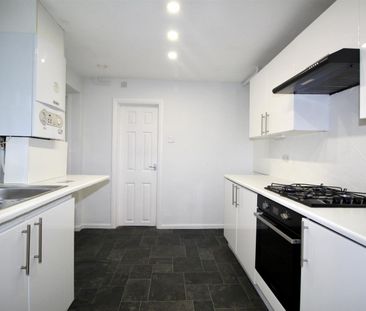 3 Bedroom House - Terraced To Let - Photo 6