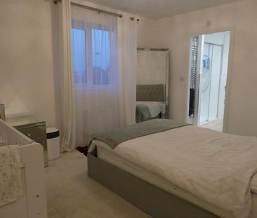 3 bedroom semi-detached house to rent - Photo 4