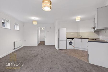 2 bedroom ground floor flat to rent - Photo 2