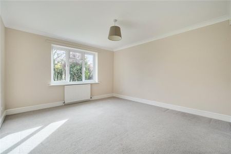 4 bedroom detached house to rent - Photo 4