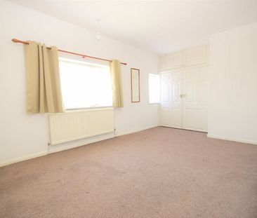 2 bedroom end of terrace house to rent - Photo 1