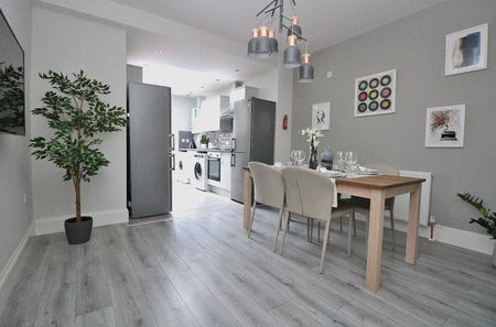 Room in a Shared House, Bloemfontein Road, W12 - Photo 2