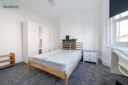 6 bedroom terraced house to rent - Photo 2