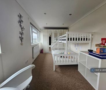 2 bedroom end of terrace house to rent - Photo 3