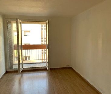 Appartement 4 pièces 70m2 MARSEILLE 15EME 704 euros - Photo 2