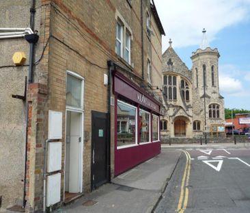 3 bedroom flat to rent - Photo 2