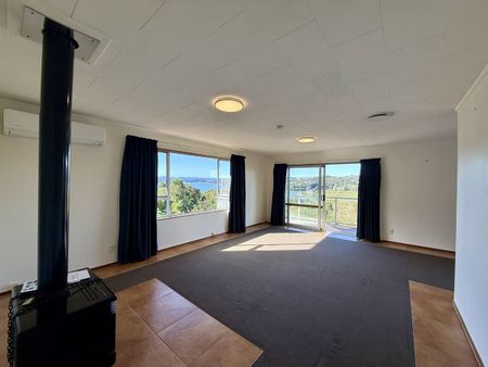 STUNNING WATER VIEWS – 3 BEDROOM HOME + STUDIO - Photo 3