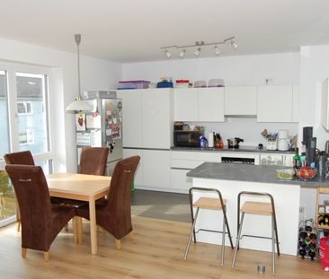 Hochwertige 3-Zimmer Dachgeschosswohnung mit Süd-Balkon! - Photo 2