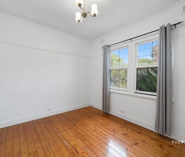 Charming Weatherboard Home in a Prime Corner Position - Photo 2