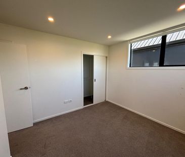 12 Tawa Road, Te Atatu Peninsula - Photo 2