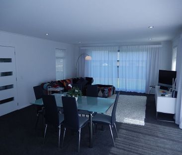 Short Fixed Term Stunning 4BR Family Home, Nelson - Photo 3
