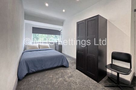 4 Bedroom Mid Terraced House for rent in Park View Road - Photo 4