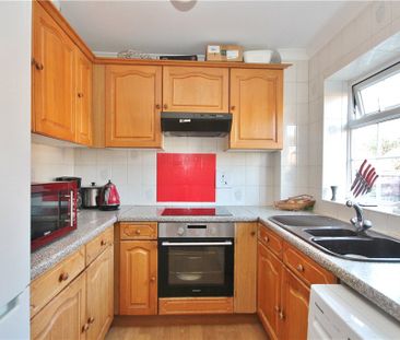 Kingfisher Drive, Staines-upon-Thames, Surrey, TW18 4RR - Photo 6