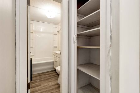 Renovated Suite - 1 Bedroom - Photo 3