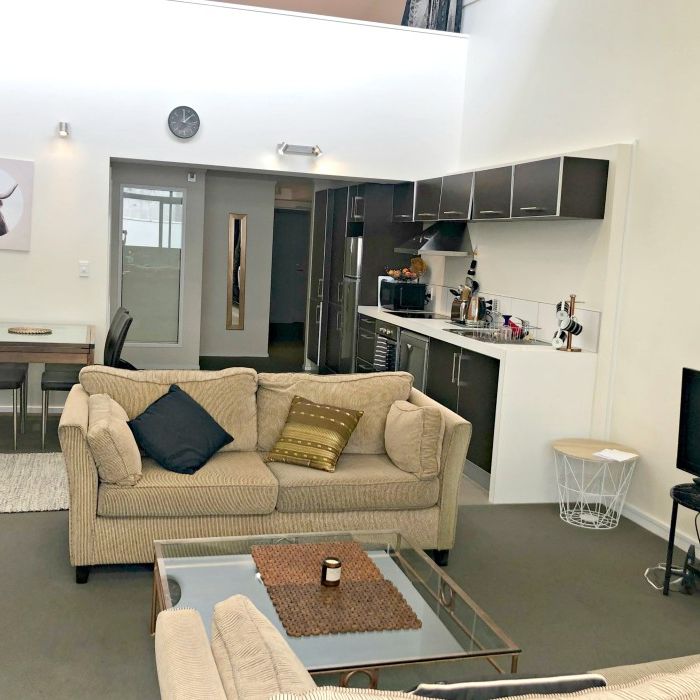 Large 2 bedroom apartment with mezzanine master bedroom - Photo 1