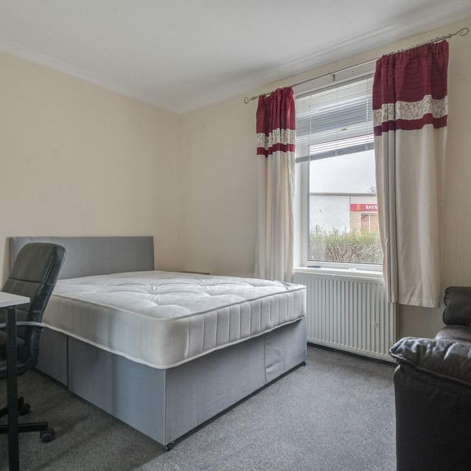 2 bedroom ground floor flat to rent - Photo 1