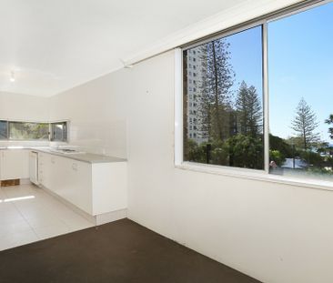8/24 Laycock Street, Surfers Paradise QLD, Belconnen - Photo 2
