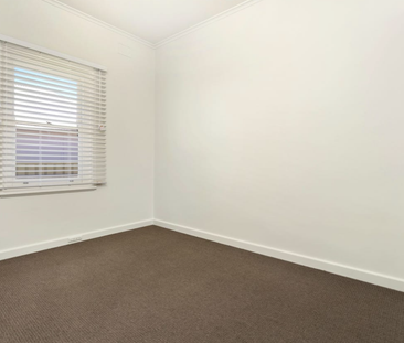 Prime Location! - Photo 3