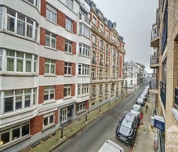 SAINT-GILLES - SCHITTERENDE NIEUWE STUDIO VAN 30M² + TERRAS - Photo 2