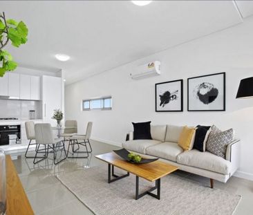 Modern Two Bedroom Apartment - Discounted to $570.00 per week until the lift is fixed ! - Photo 4