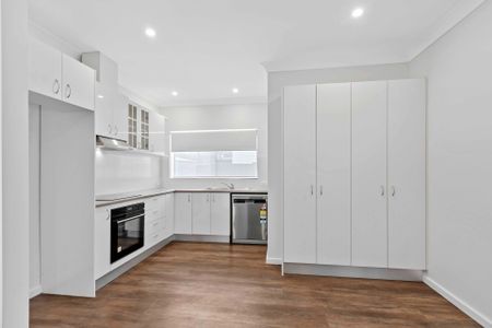 3 bedroom home with separate 1 bedroom residence - Photo 5