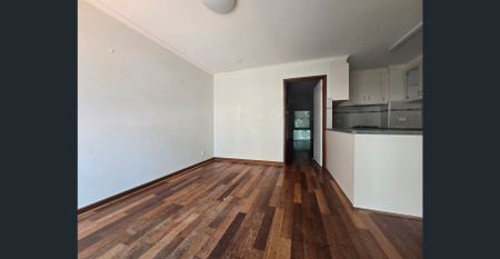 Beautifully Renovated 4-Bedroom Townhouse in the Heart of Parkville - Photo 3