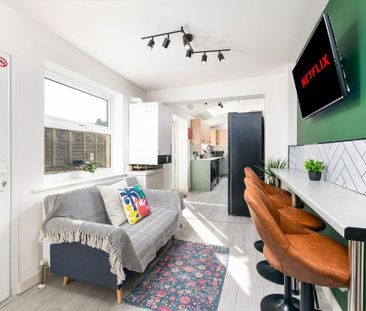 6 bedroom house to rent - Photo 1
